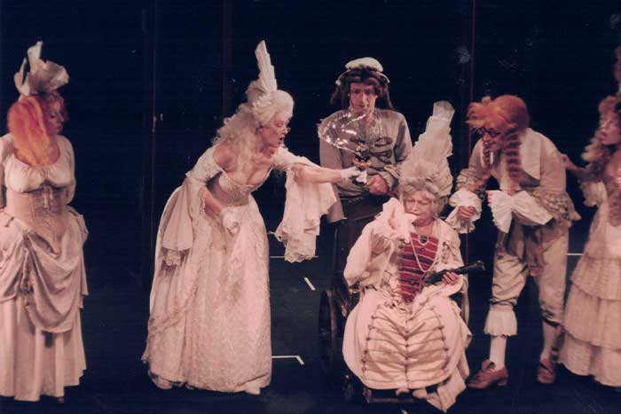 תמונה מתוך ההצגה "טרטיף" 1995 בבימויו של יבגני אריה