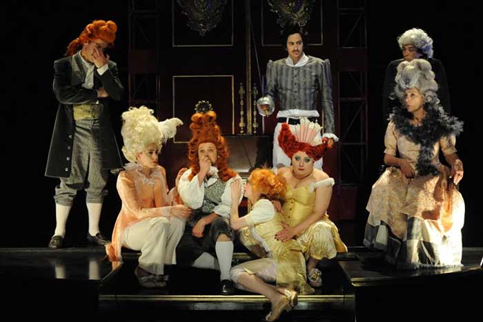 תמונה מתוך ההצגה "טרטיף" 2009, בימויו: יבגני אריה